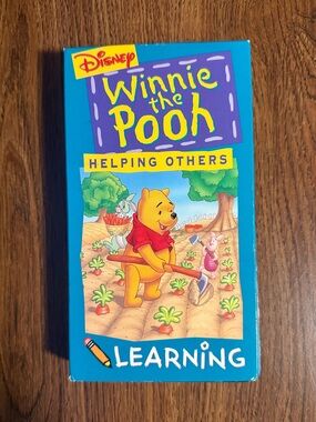 Disney Winnie the Pooh Helping Others VHS (1994)